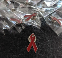 Cargar imagen en el visor de la galería, Pin Lazo Rojo