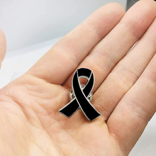 Cargar imagen en el visor de la galería, Pin lazo negro