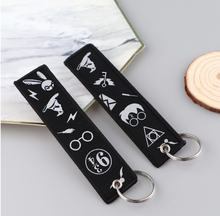Cargar imagen en el visor de la galería, Llavero Harry Potter