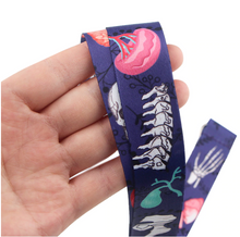 Cargar imagen en el visor de la galería, Lanyard Organos y Huesos - Yukawaii