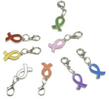 Cargar imagen en el visor de la galería, Set Llaveros colgantes Lazos solidarios
