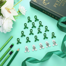 Cargar imagen en el visor de la galería, Pin lazo verde
