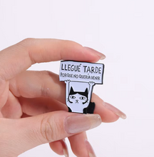Cargar imagen en el visor de la galería, Pin Gato llegue tarde
