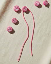 Cargar imagen en el visor de la galería, Pulsera Lazo rosa lucha contra el cancer de mama
