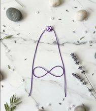Cargar imagen en el visor de la galería, Pulsera Lazo morado

