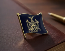 Cargar imagen en el visor de la galería, Pin Bandera Nueva York
