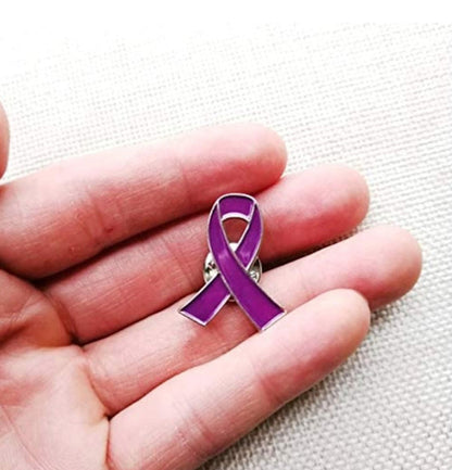 Pin lazo morado lucha contra la violencia de genero / Alzheimer