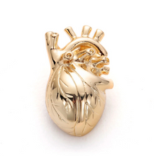 Cargar imagen en el visor de la galería, Pin Corazón 3D Oro
