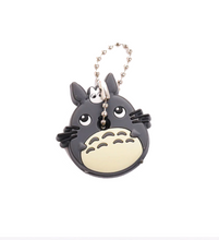 Cargar imagen en el visor de la galería, Cubre llave Totoro
