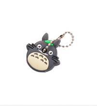 Cargar imagen en el visor de la galería, Cubre llave Totoro

