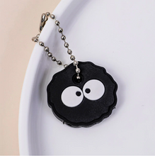 Cargar imagen en el visor de la galería, Cubre llave Susuwatari
