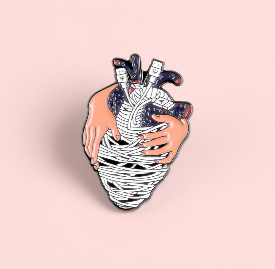 Pin Corazón Cables