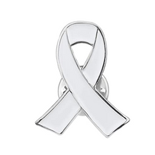 Cargar imagen en el visor de la galería, Pin lazo blanco
