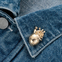 Cargar imagen en el visor de la galería, Pin Corazón 3D Oro
