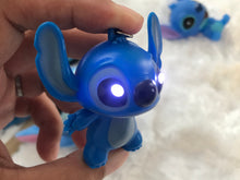 Cargar imagen en el visor de la galería, Llavero Led Stitch - Yukawaii
